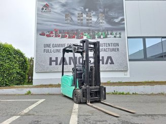 Chariot élévateur frontal 3 roues Yale ERP16VT