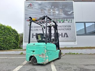 Chariot élévateur frontal 3 roues Yale ERP16VT