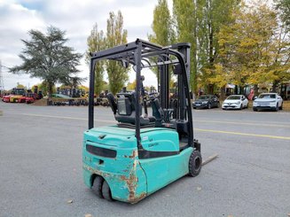 Chariot élévateur frontal 3 roues Yale ERP16VTLWB - 10