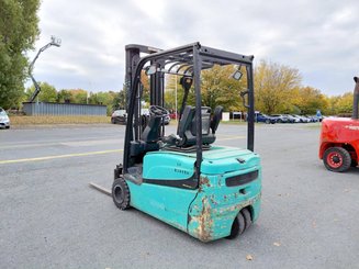 Chariot élévateur frontal 3 roues Yale ERP16VTLWB - 11