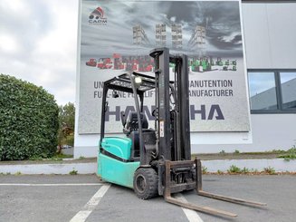 Chariot élévateur frontal 3 roues Yale ERP16VTLWB - 1