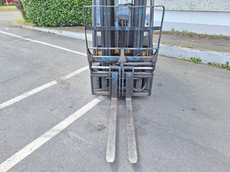 Chariot élévateur frontal 4 roues Yale GDP25VX