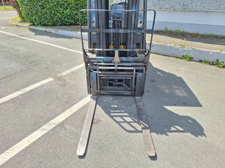 Chariot élévateur frontal 4 roues Yale GDP25VX