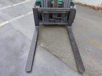 Chariot élévateur frontal 4 roues Mitsubishi FG25N