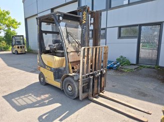 Chariot élévateur frontal 4 roues Yale gdp16vx