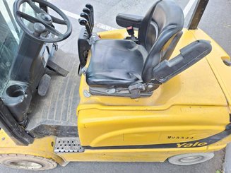 Chariot élévateur frontal 4 roues Yale ERP25VL