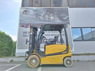 Chariot élévateur frontal 4 roues Yale ERP25VL