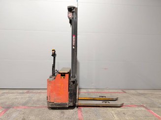 Gerbeur accompagnant STILL EGV14