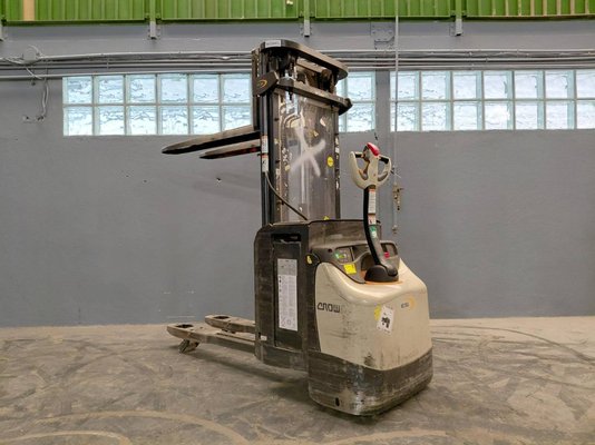 Gerbeur accompagnant Crown ESI4000-12 - 1