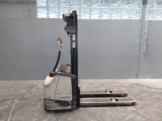 Gerbeur accompagnant Crown WF3000 1.2