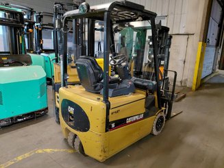 Chariot élévateur frontal 3 roues Caterpillar EP16KT