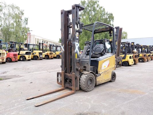 Chariot élévateur frontal 4 roues Caterpillar EP25CN - 1