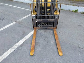 Chariot élévateur frontal 4 roues Caterpillar GP18N