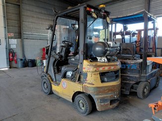 Chariot élévateur frontal 4 roues Caterpillar GP18NTD