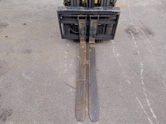 Chariot élévateur frontal 4 roues Caterpillar GP25N2
