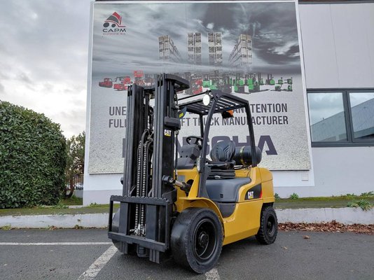 Chariot élévateur frontal 4 roues Caterpillar GP30N - 1