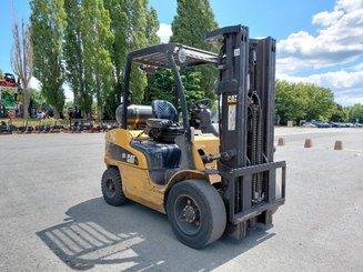 Chariot élévateur frontal 4 roues Caterpillar GP30N