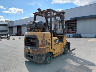 Chariot élévateur frontal 4 roues Caterpillar GC40K