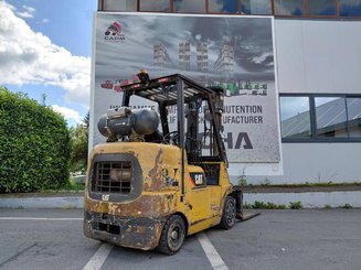 Chariot élévateur frontal 4 roues Caterpillar GC40K
