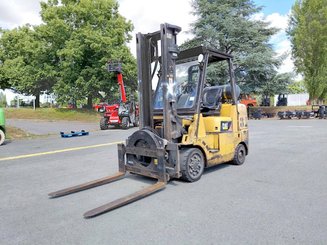 Chariot élévateur frontal 4 roues Caterpillar GC40K