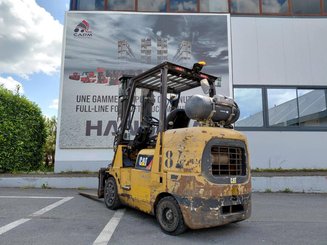 Chariot élévateur frontal 4 roues Caterpillar GC40K
