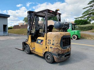 Chariot élévateur frontal 4 roues Caterpillar GC40K