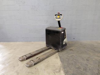 Transpalette accompagnant Crown WP3020-2.0
