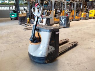 Transpalette accompagnant Crown WP3020-2.0