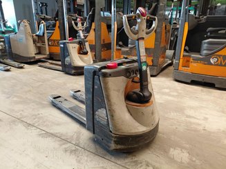 Transpalette accompagnant Crown WP3020-2.0