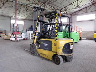Chariot élévateur frontal 4 roues Caterpillar EP30K