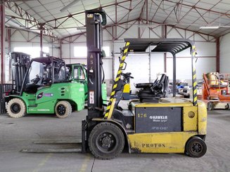 Chariot élévateur frontal 4 roues Caterpillar EP30K