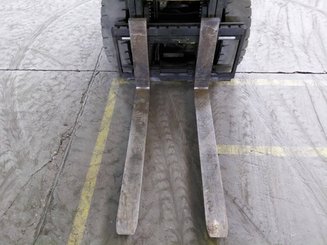 Chariot élévateur frontal 4 roues Caterpillar EP30K