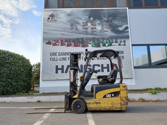 Chariot élévateur frontal 3 roues Caterpillar EP18NT