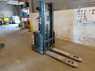 Gerbeur accompagnant Crown ESI4000-12 - 3