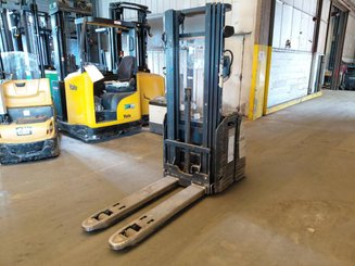 Gerbeur accompagnant Crown ESI4000-12 - 2