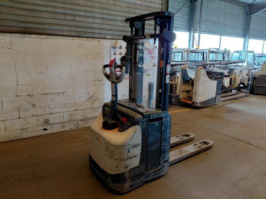 Gerbeur accompagnant Crown ESI4000-12 - 1