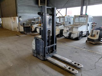 Gerbeur accompagnant Crown ESI4000-12 - 2