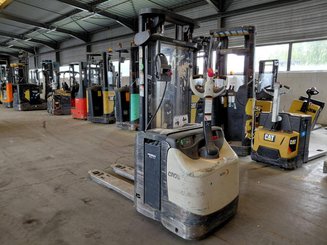 Gerbeur accompagnant Crown ESI4000-12 - 1