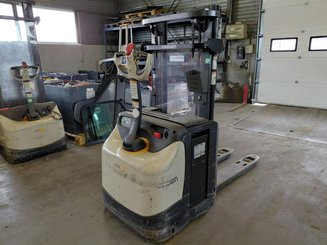Gerbeur accompagnant Crown ESI4000-12