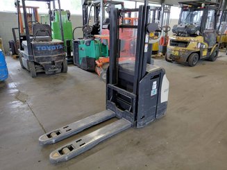 Gerbeur accompagnant Crown ESI4000-12
