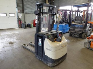 Gerbeur accompagnant Crown ESI4000-12