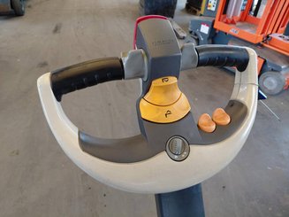 Gerbeur accompagnant Crown ESI4000-12