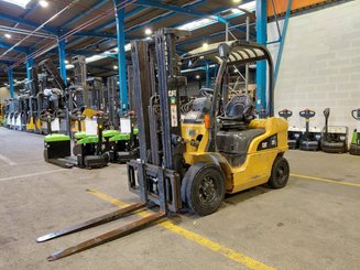 Chariot élévateur frontal 4 roues Caterpillar DP25N