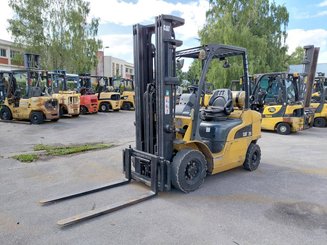 Chariot élévateur frontal 4 roues Caterpillar GP25N