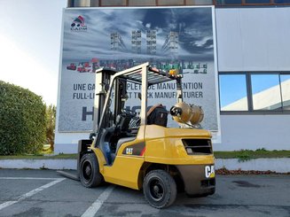 Chariot élévateur frontal 4 roues Caterpillar GP30NTD