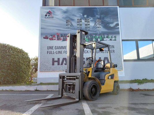 Chariot élévateur frontal 4 roues Caterpillar GP30NTD - 1
