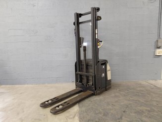Gerbeur accompagnant Crown ESI4000-12 - 2