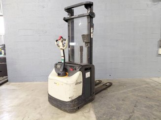 Gerbeur accompagnant Crown ESI4000-12 - 1