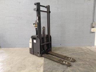 Gerbeur accompagnant Crown ESI4000-12 - 1