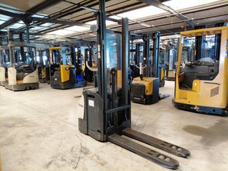 Gerbeur accompagnant Crown ESI4000-12